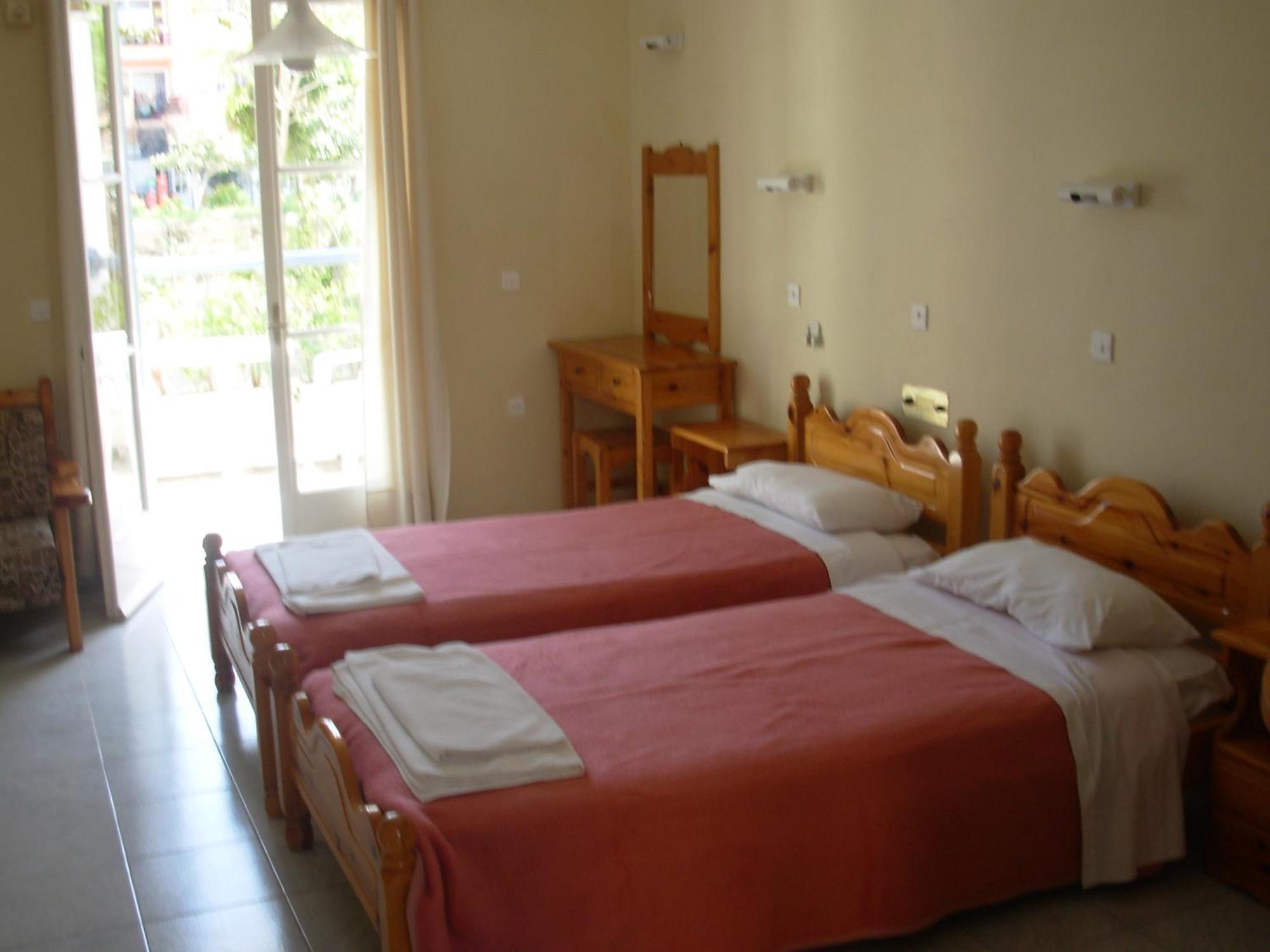 Louisa Studios Poros  Extérieur photo