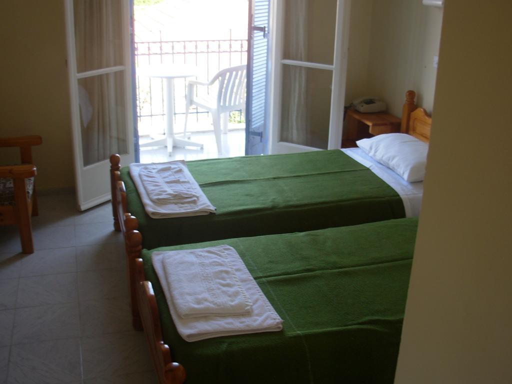 Louisa Studios Poros  Extérieur photo