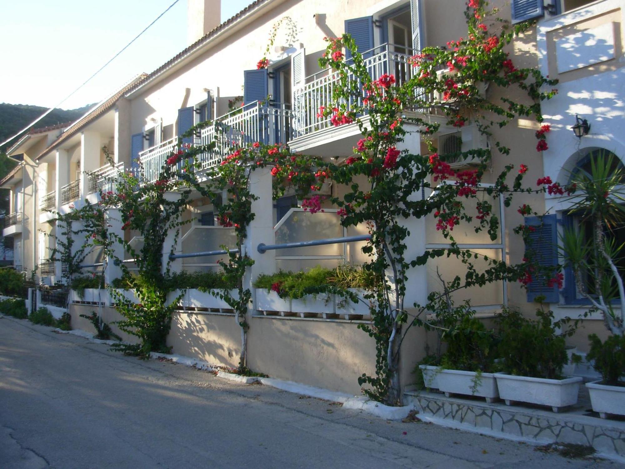 Louisa Studios Poros  Extérieur photo